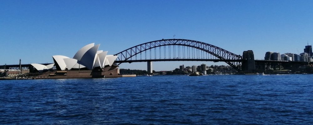 Opera House e Harbour Bridge sulla baia di Sydney, Australia
