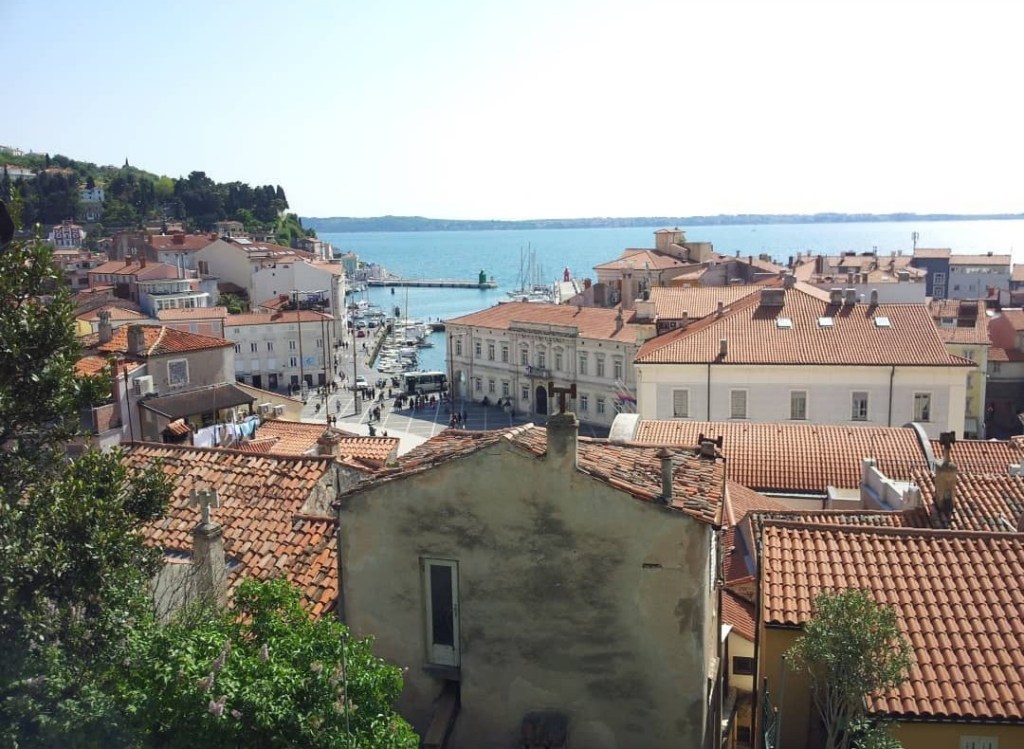 La vista dall'alto del centro e della Piazza di Pirano, Slovenia