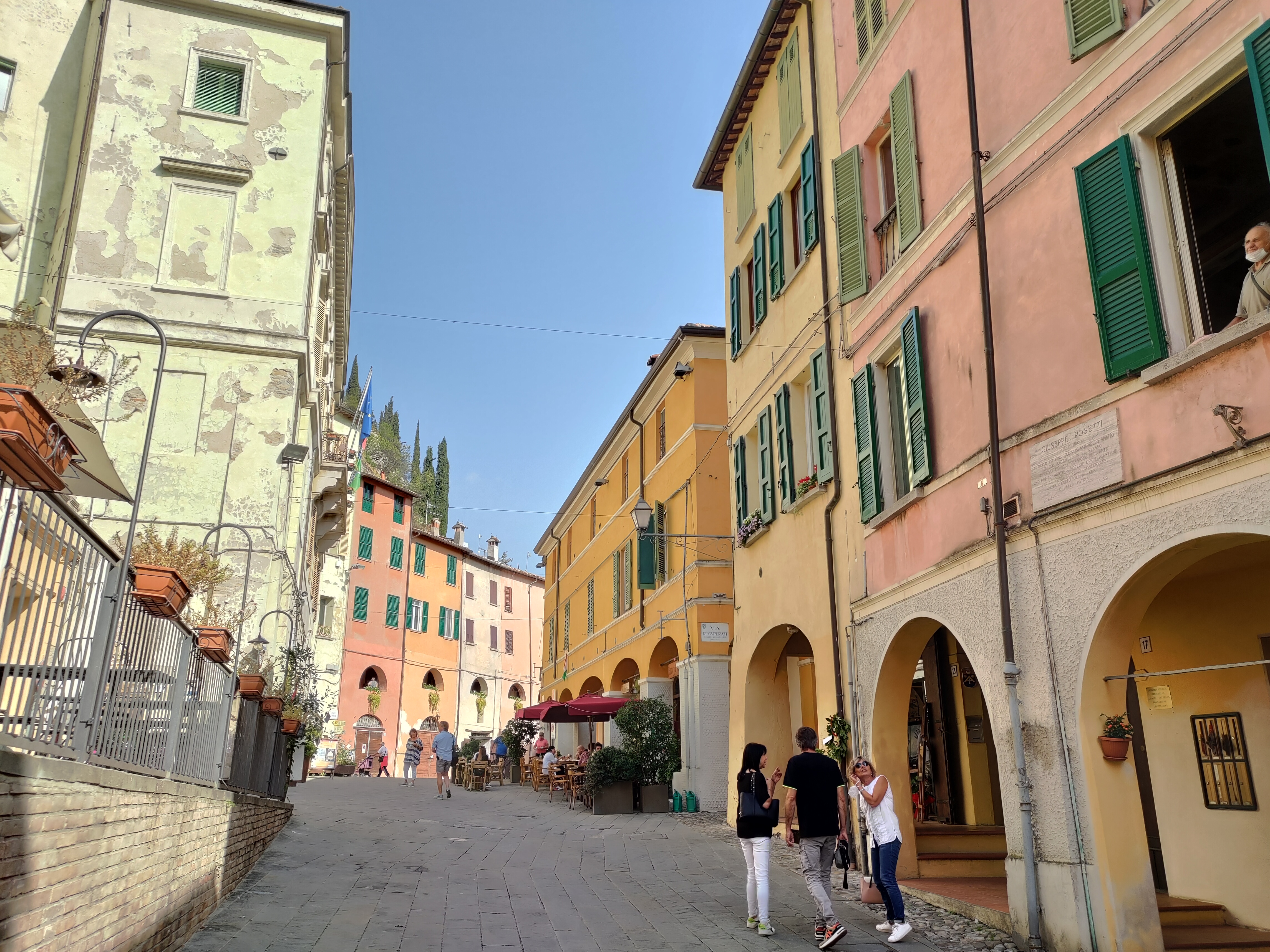 Alcuni palazzi colorati del borgo di Brisighella, Emilia Romagna