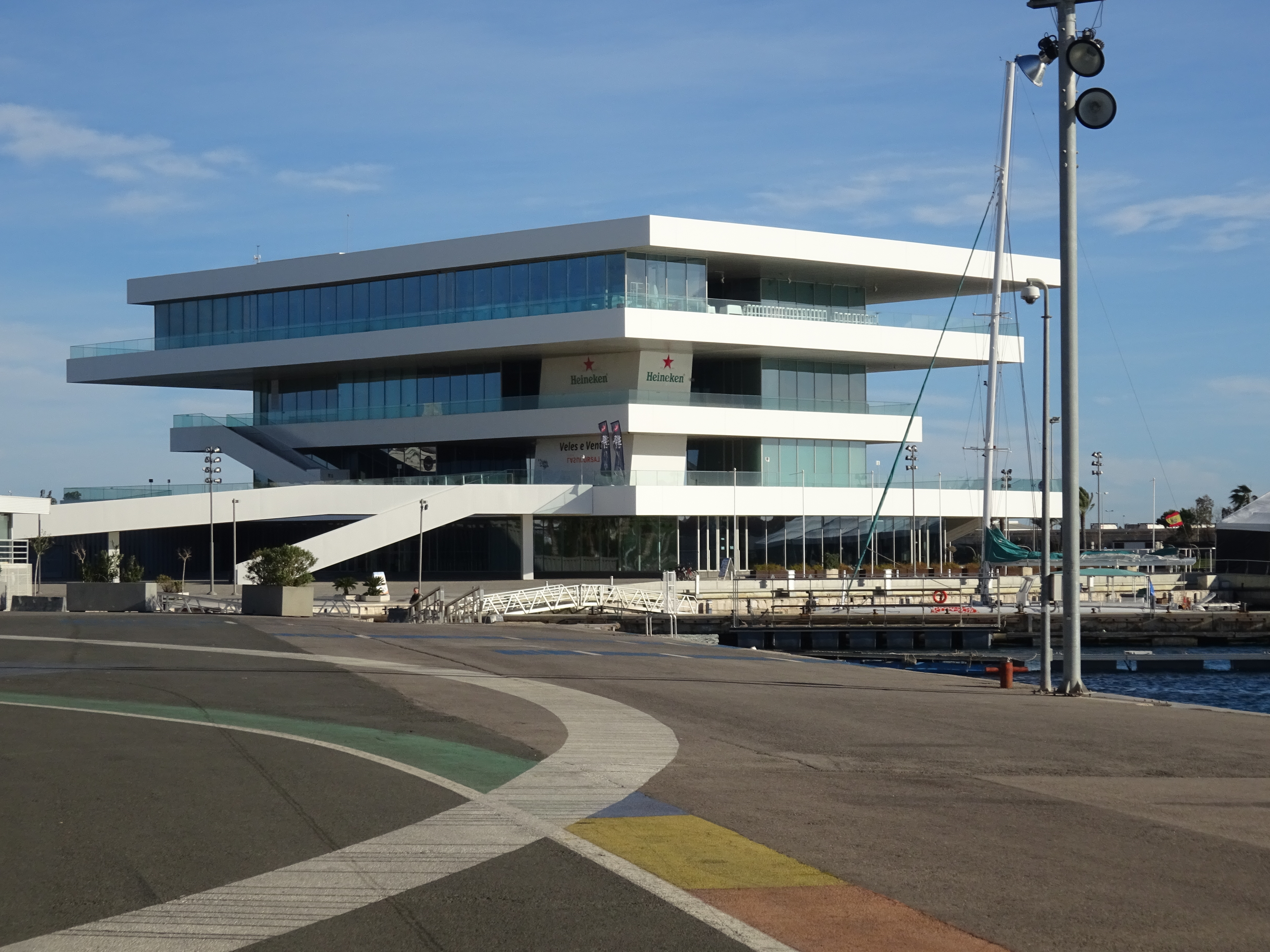 Vels y Vents, edificio moderno nel porto di Valencia