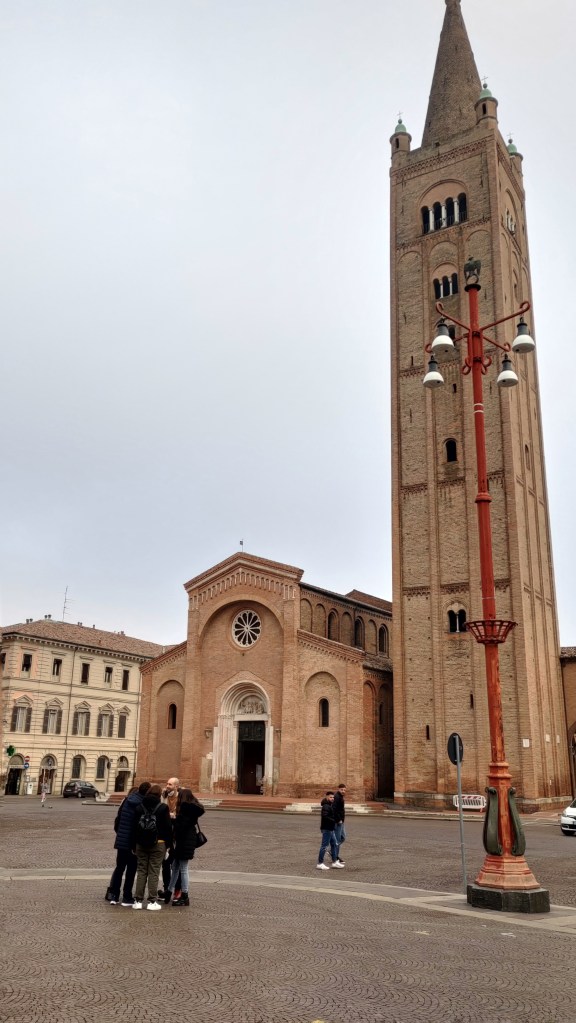 Abbazia di San Mercuriale e campanile in Piazza Saffi a Forlì