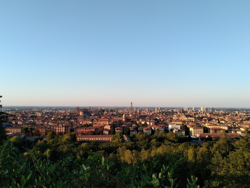 Bologna vista dall'alto da San Michele in Bosco
