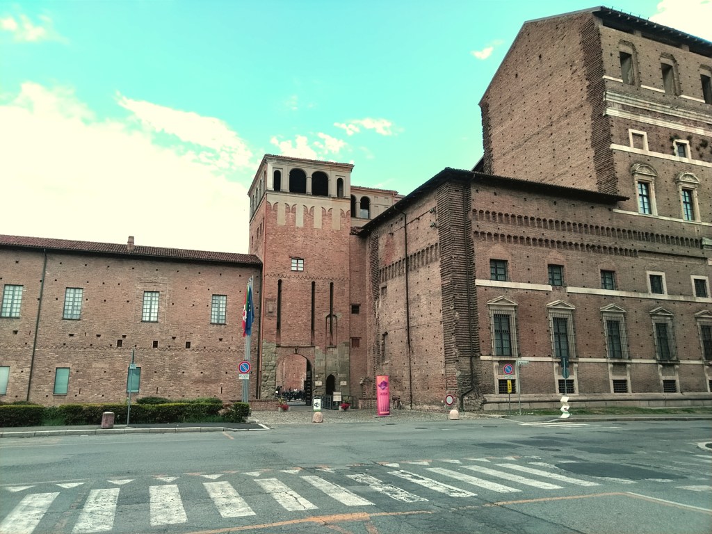 Palazzo Farnese a Piacenza. Oggi questo palazzo ospita diversi musei tra cui la Pinacoteca, l'Armeria, il Museo del Risorgimento e il Museo Archeologico