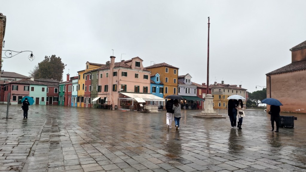 Piazza Galuppi, la piazza principale di Burano, in Veneto
