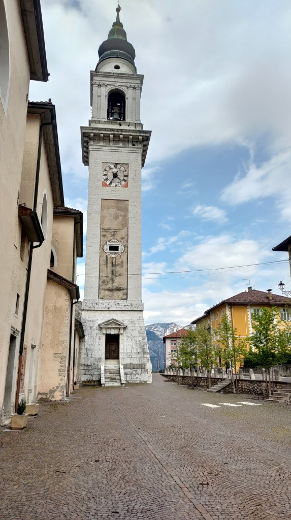 Il campanile settecentesco della Chiesa della Natività di Maria a Borgo Valsugana, in Trentino
