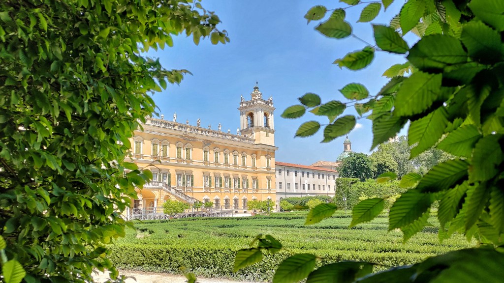 Vista sui giardini e sulla Reggia di Colorno, vicino Parma, Emilia Romagna