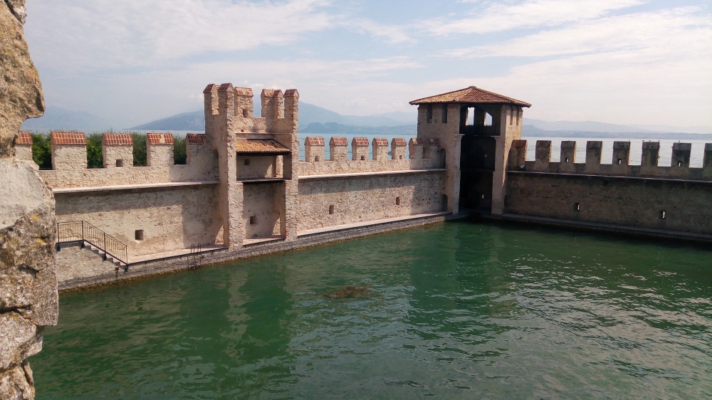Darsena del Castello Scaligero di Sirmione, Italia