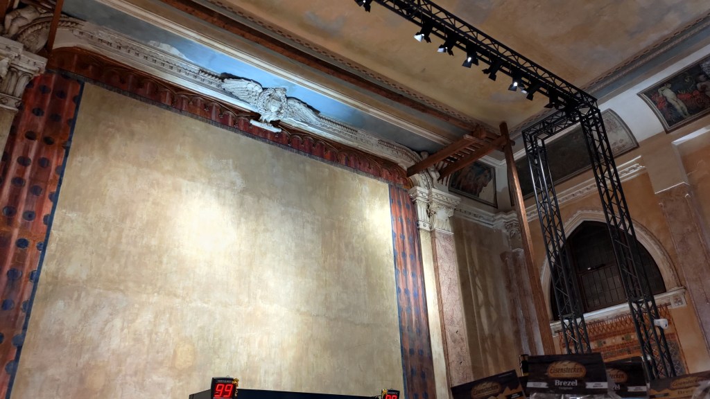 Il Teatro Italia a Venezia che oggi è stato trasformato in un supermercato