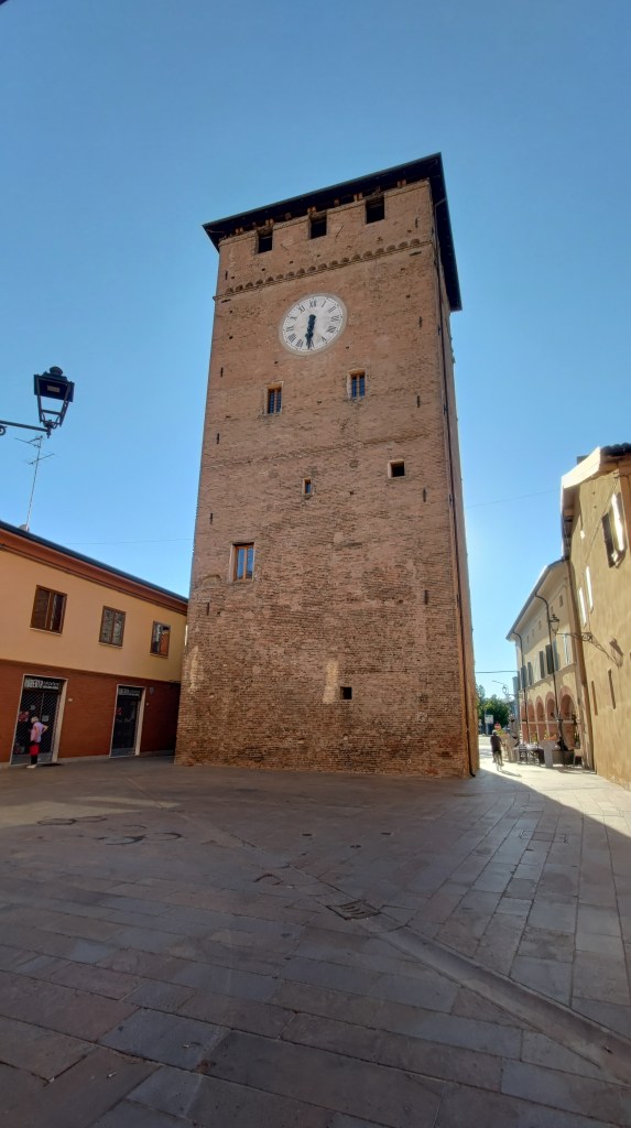 La Torre dei Modenesi nel centro storico di Nonantola, in provincia di Modena, Emilia Romagna