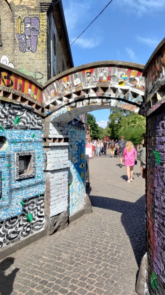 Ingresso colorato a Christiania, Copenaghen, Danimarca