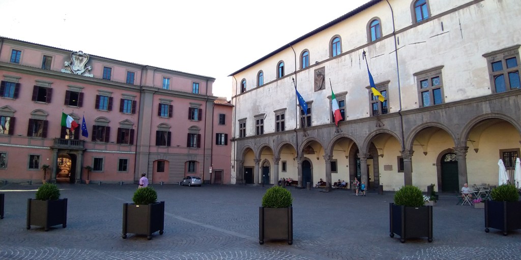 Il Palazzo Comunale in Piazza del Plebiscito, una delle tante piazza viterbesi, Viterbo, Lazio