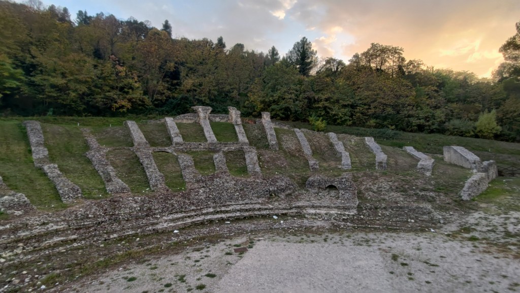 I resti del teatro romano di Ascoli Piceno risalente al I secolo a.C. 