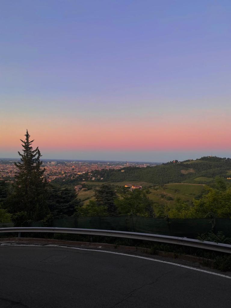 Bologna vista dal Portico di San Luca al tramonto 