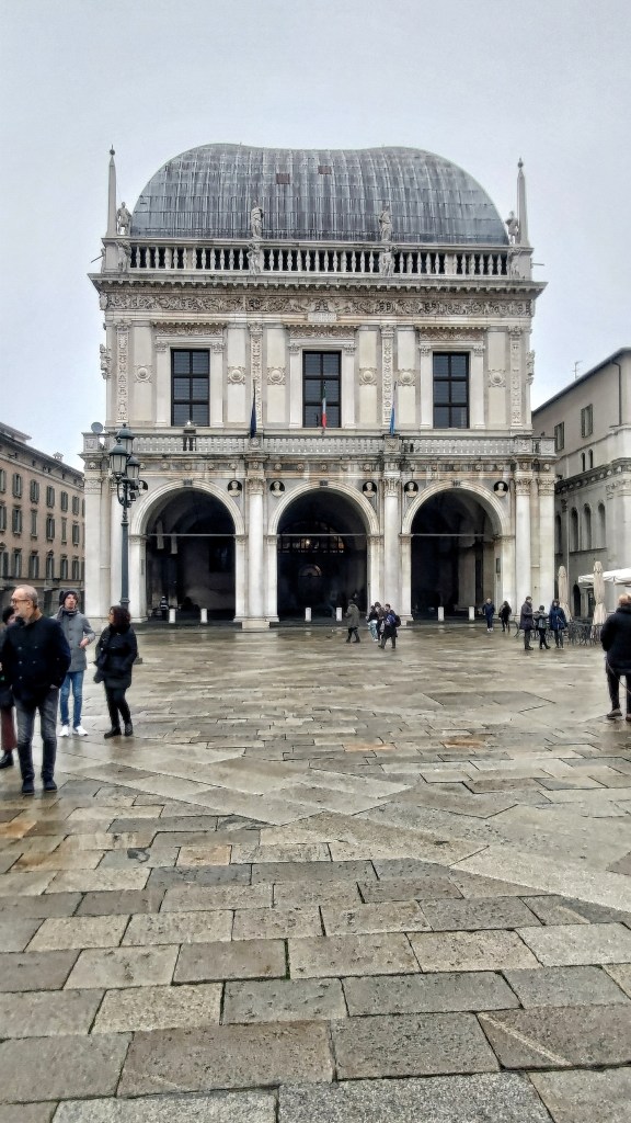 Piazza della Loggia e il Palazzo della Loggia nel cuore di Brescia, Lombardia