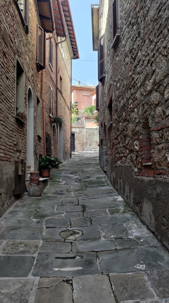 Vicoli del borgo di Chiusi, in Toscana