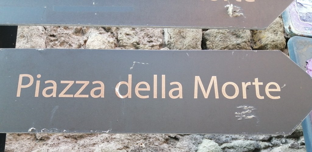 Cartello Piazza della Morte, Viterbo, Italia