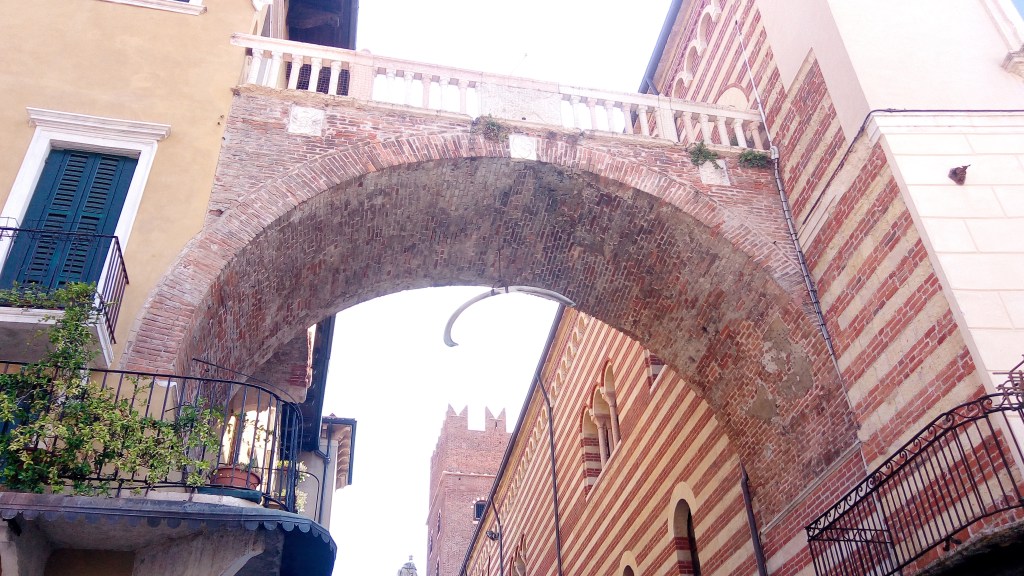 La costola della balena in Piazza delle Erbe a Verona