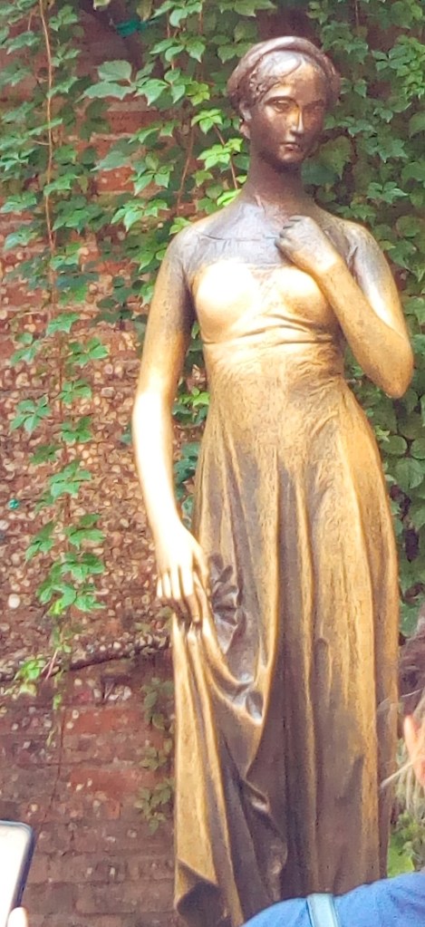 La statua di Giulietta a Verona, in Veneto