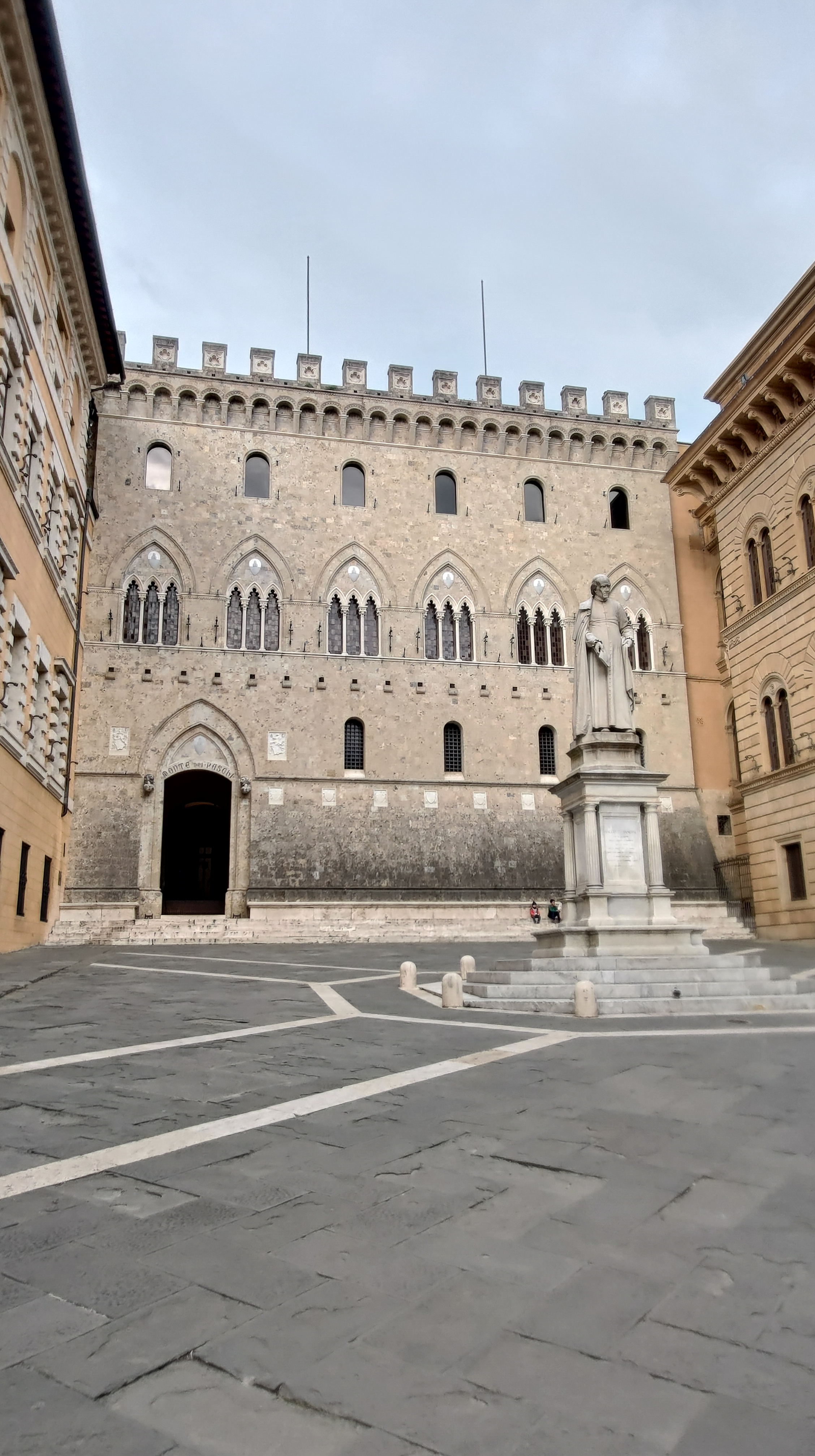 Palazzo Salimbeni, sede della banca più antica del mondo: Monte dei Paschi di Siena. Toscana, Italia