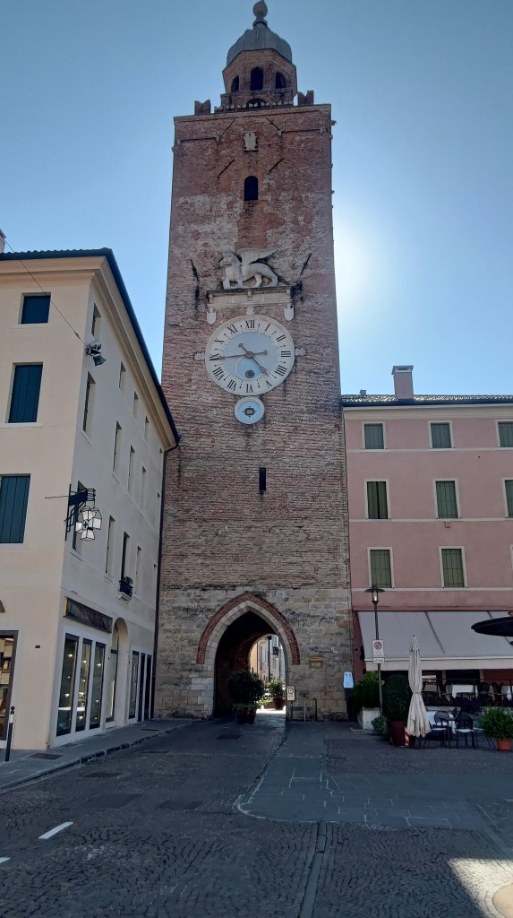 La Torre Civica di Castelfranco Veneto con il Leone di San Marco che testimonia il legame con la Repubblica di Venezia