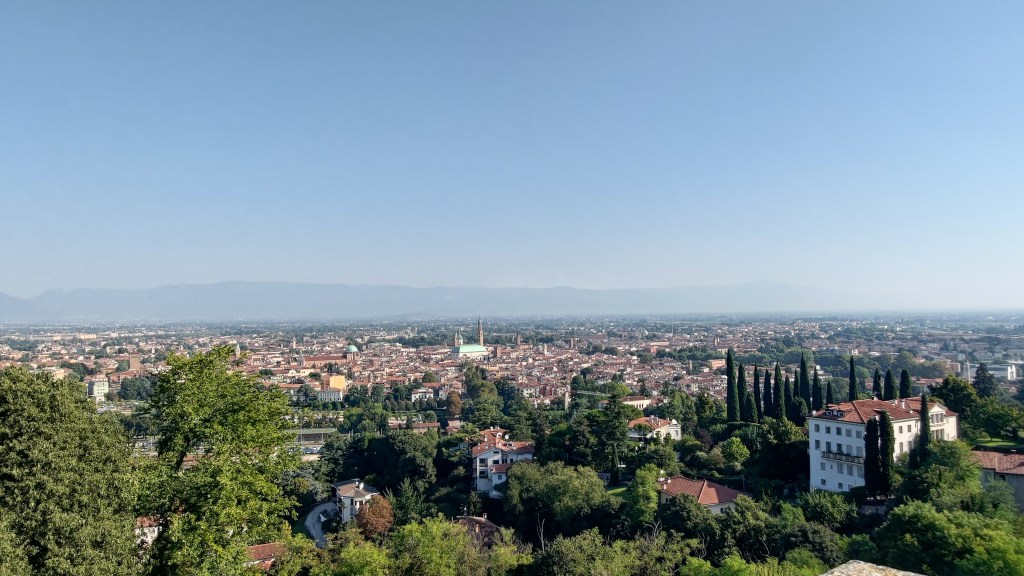 La vista panoramica su Vicenza dal Santuario del Monte Berico
