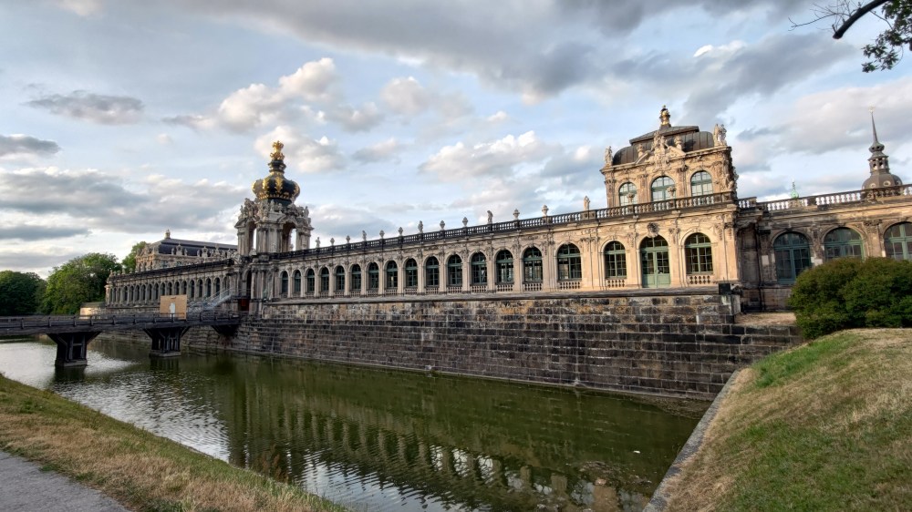 Il complesso architettonico in stile barocco dello Zwinger, a Dresda, Germania