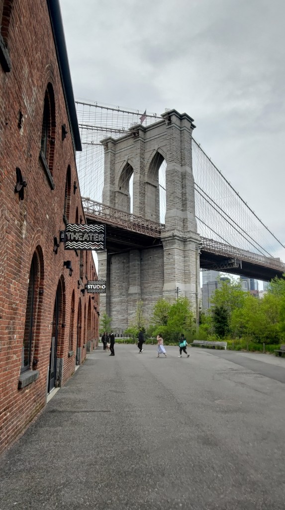 Vista scenica su una parte del Ponte di Brooklyn da Dumbo, New York, USA