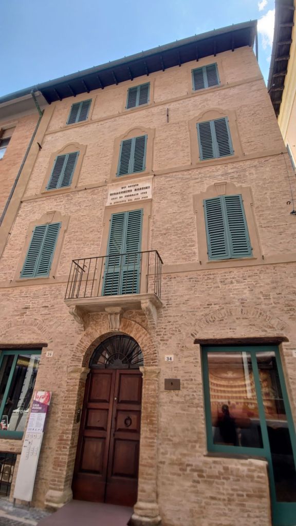 La casa natale di Gioacchino Rossini, uno tra i maggiori compositori italiani, oggi questa è la sede di un museo dedicato al famoso musicista pesarese. Pesaro, Marche