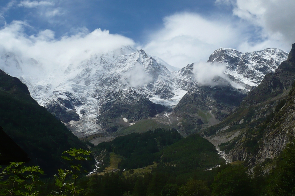 La parete himalayana del Monte Rosa sul versante di Macugnaga, Piemonte