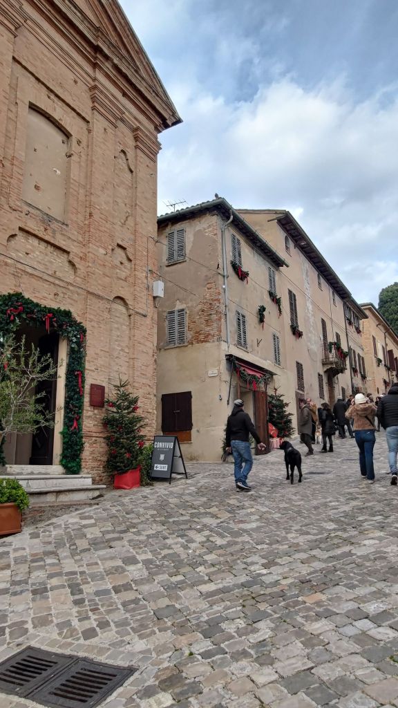 Via del centro storico di Gradara, Marche