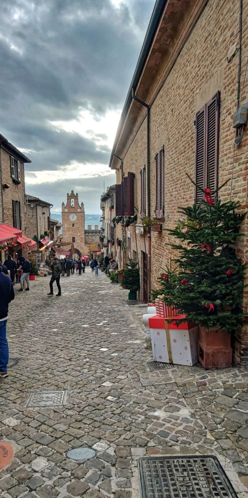 Strade nel borgo di Gradara, Marche