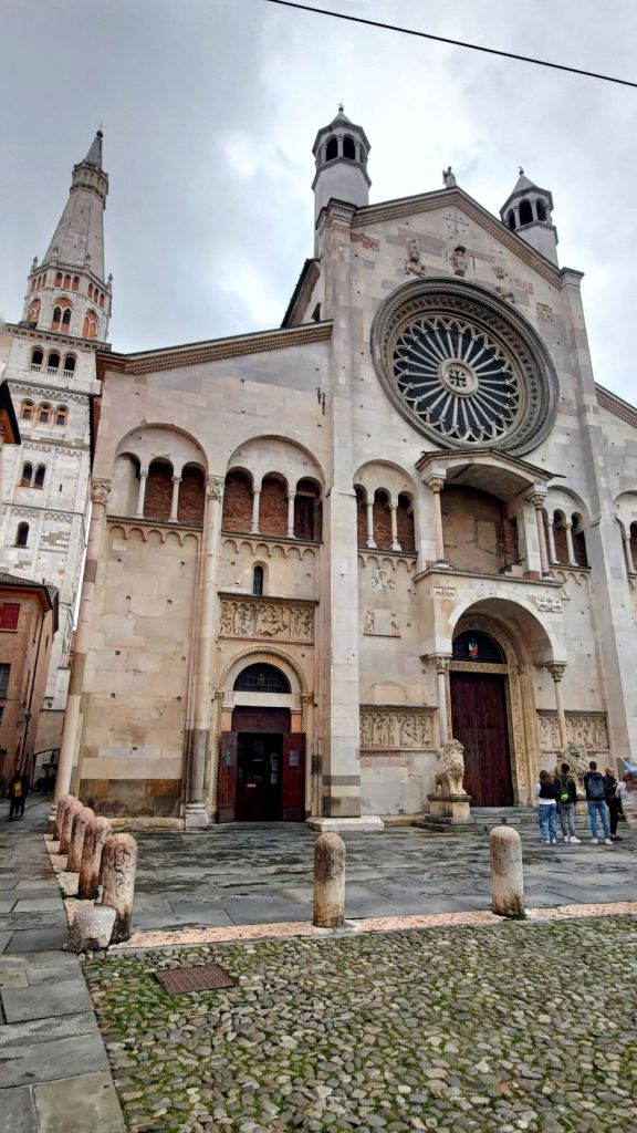 La facciata del Duomo di Modena, Emilia Romagna