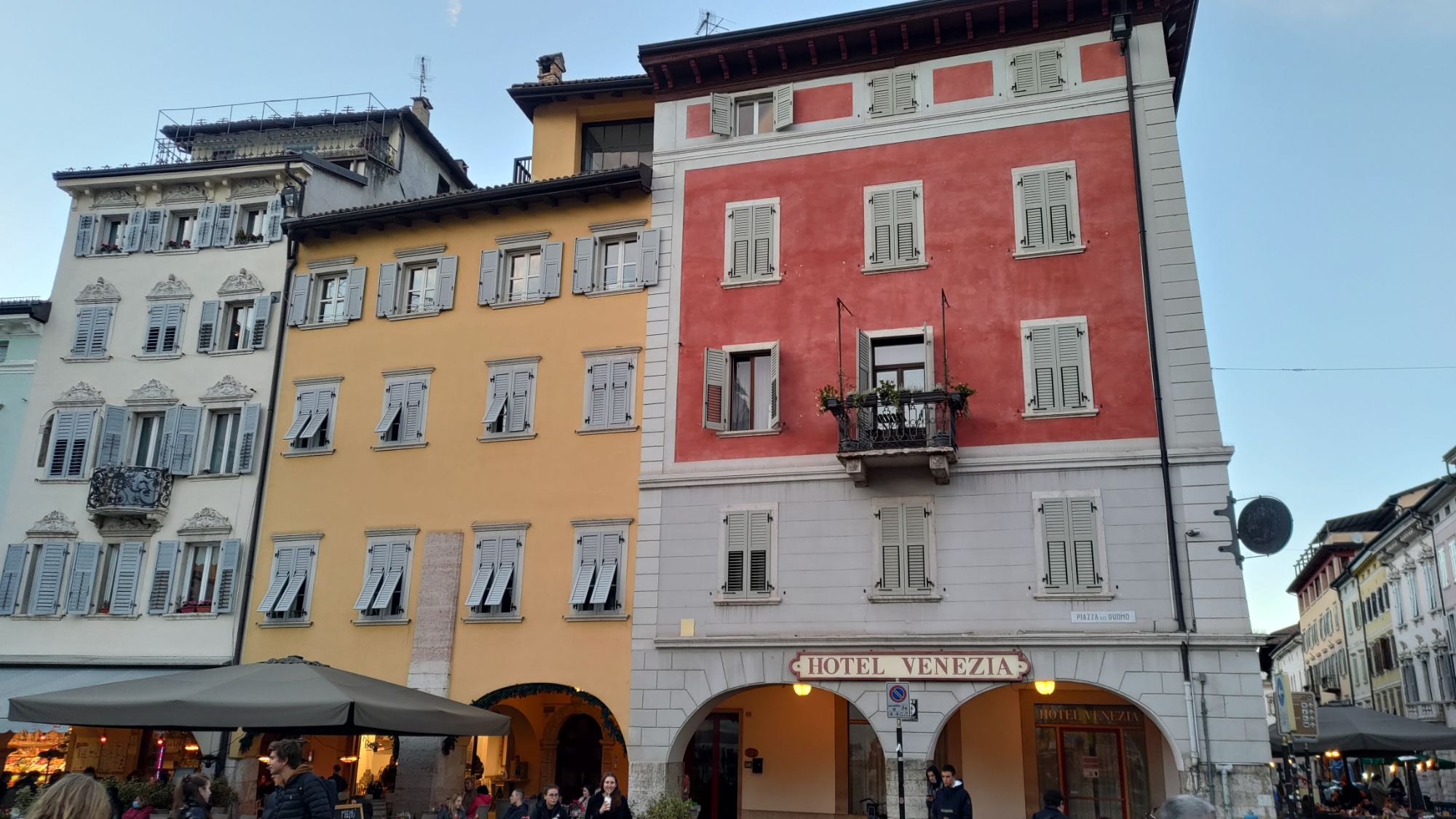 Palazzi che si affacciano su Piazza Duomo a Trento, Trentino