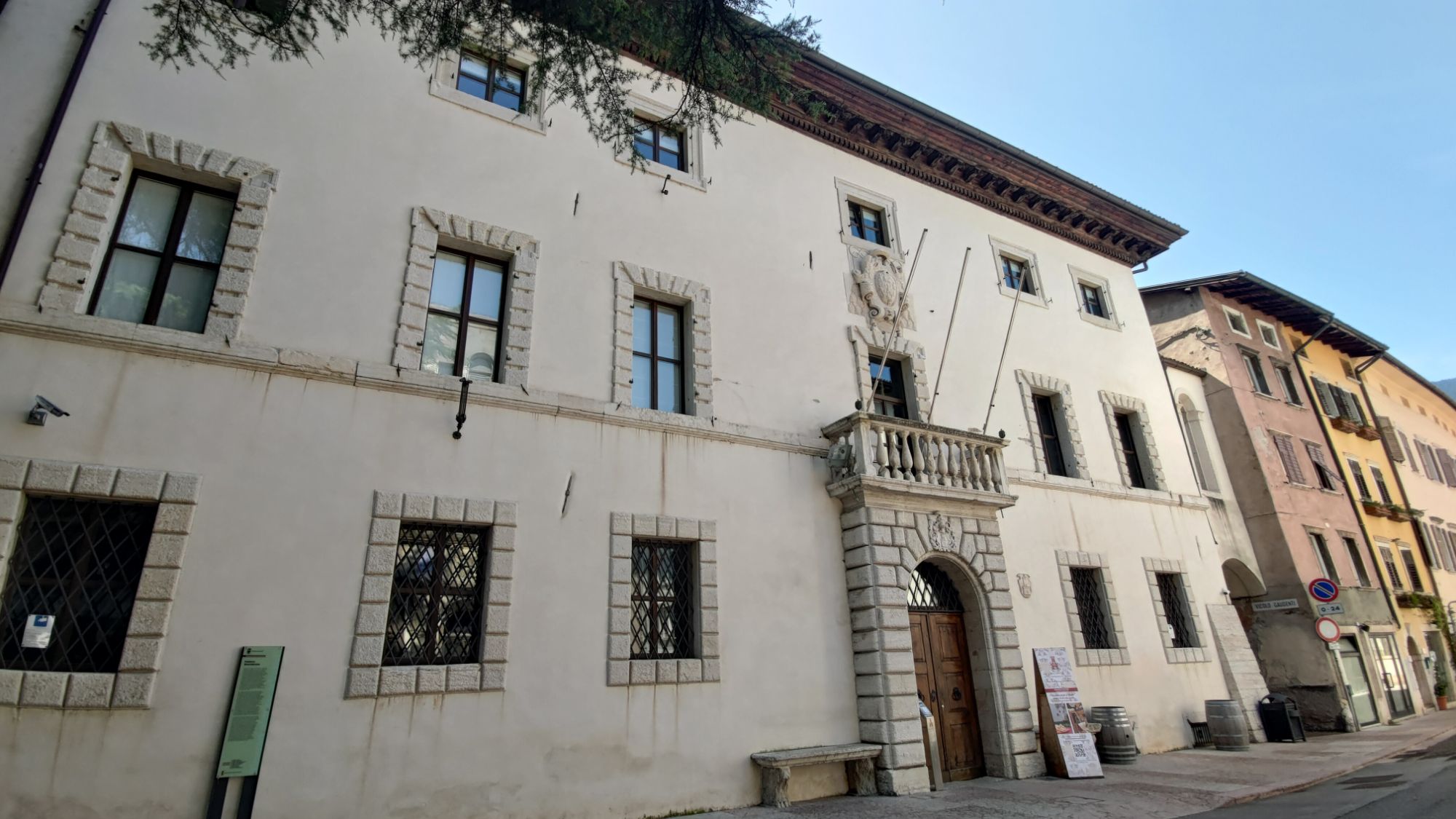 La facciata del Palazzo Roccabruna a Trento, in Trentino