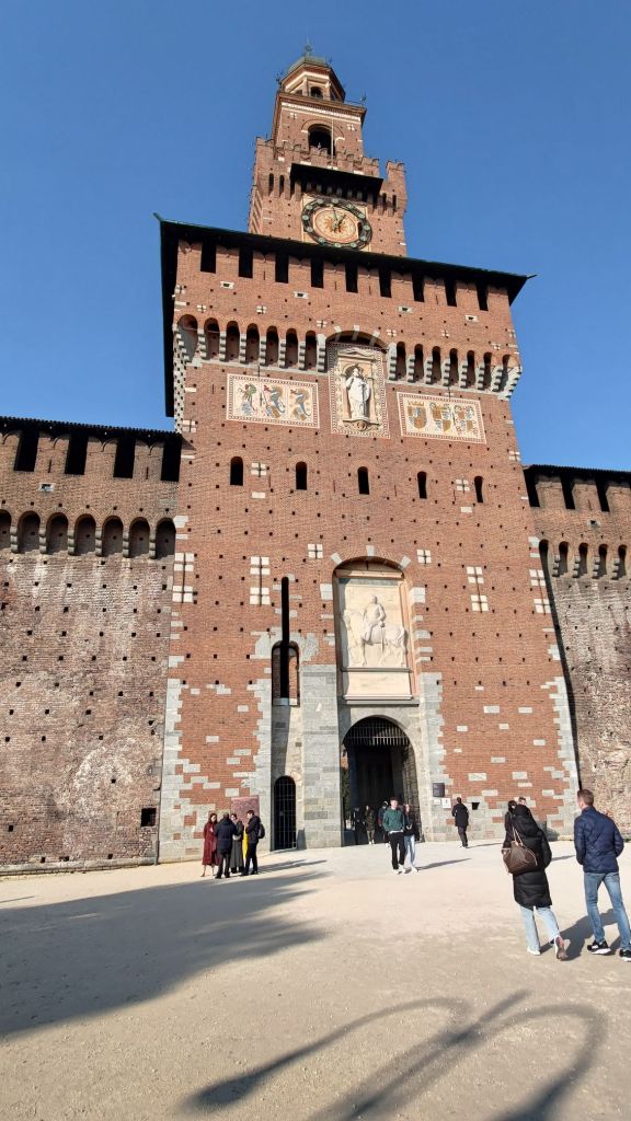 La Torre del Filarete, parte del Castello Sforzesco, costruita solamente all'inizio del novecento. Milano, Lombardia