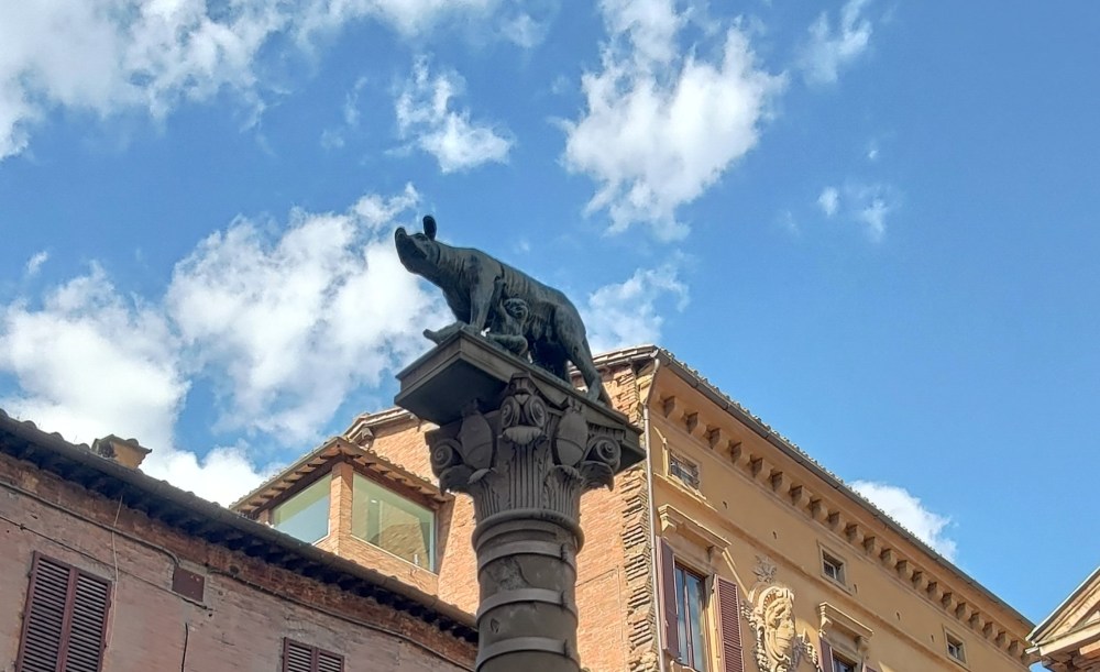 La Lupa di Siena in Piazza Tolomei