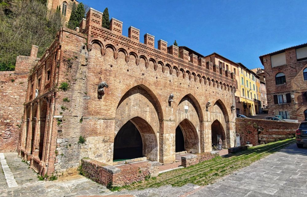 La storica Fontebranda, la più antica fonte di Siena