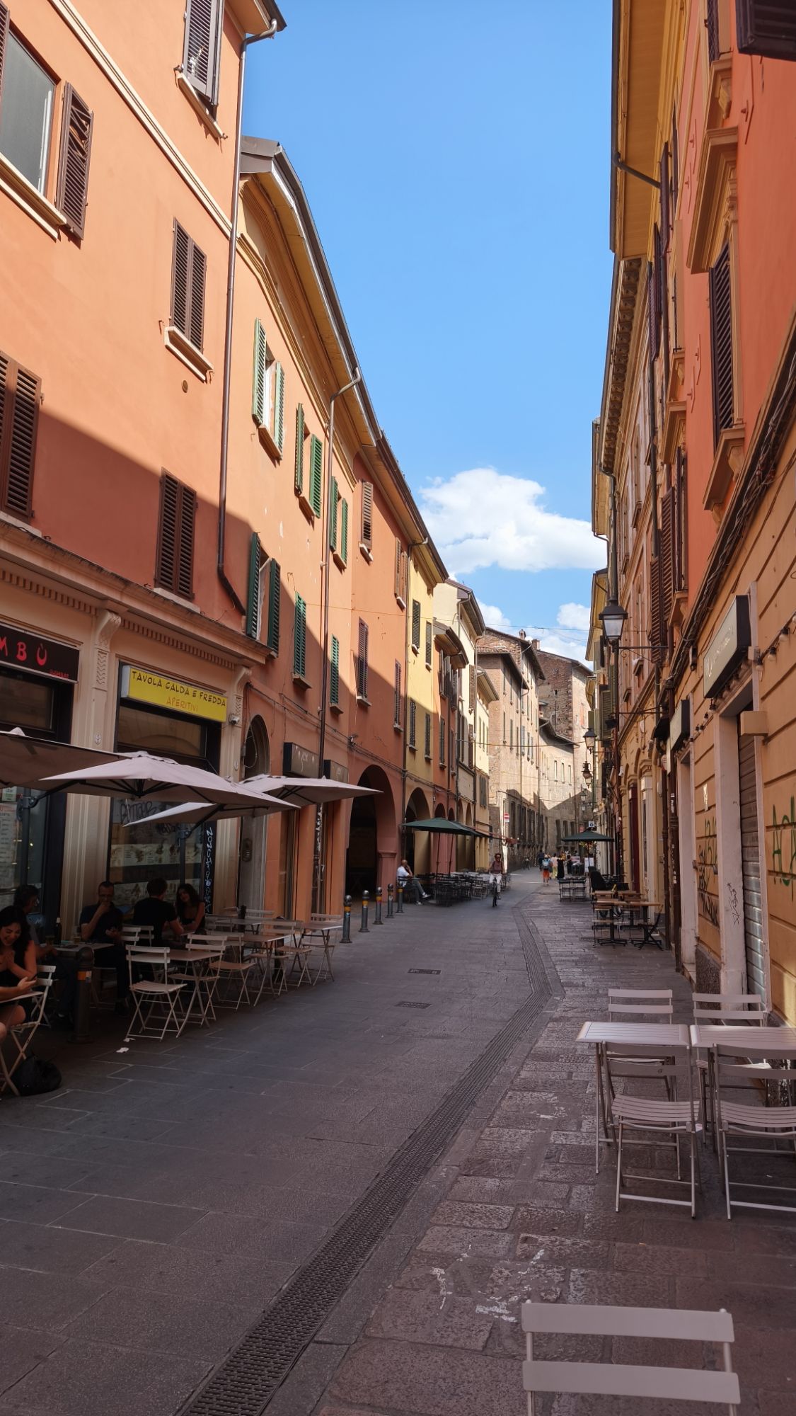 Via delle Moline nel centro storico di Bologna, in Emilia Romagna