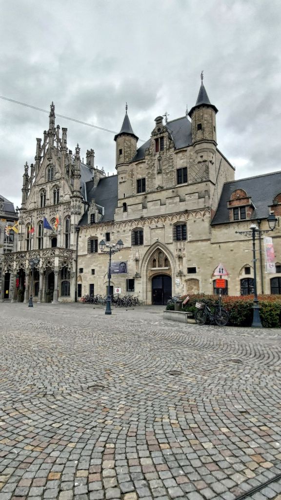Lo Stadhuis, ovvero il Municipio, di Mechelen, in Belgio