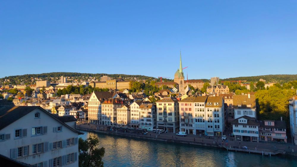 Zurigo e il fiume Limmat visti dal Lindenhof