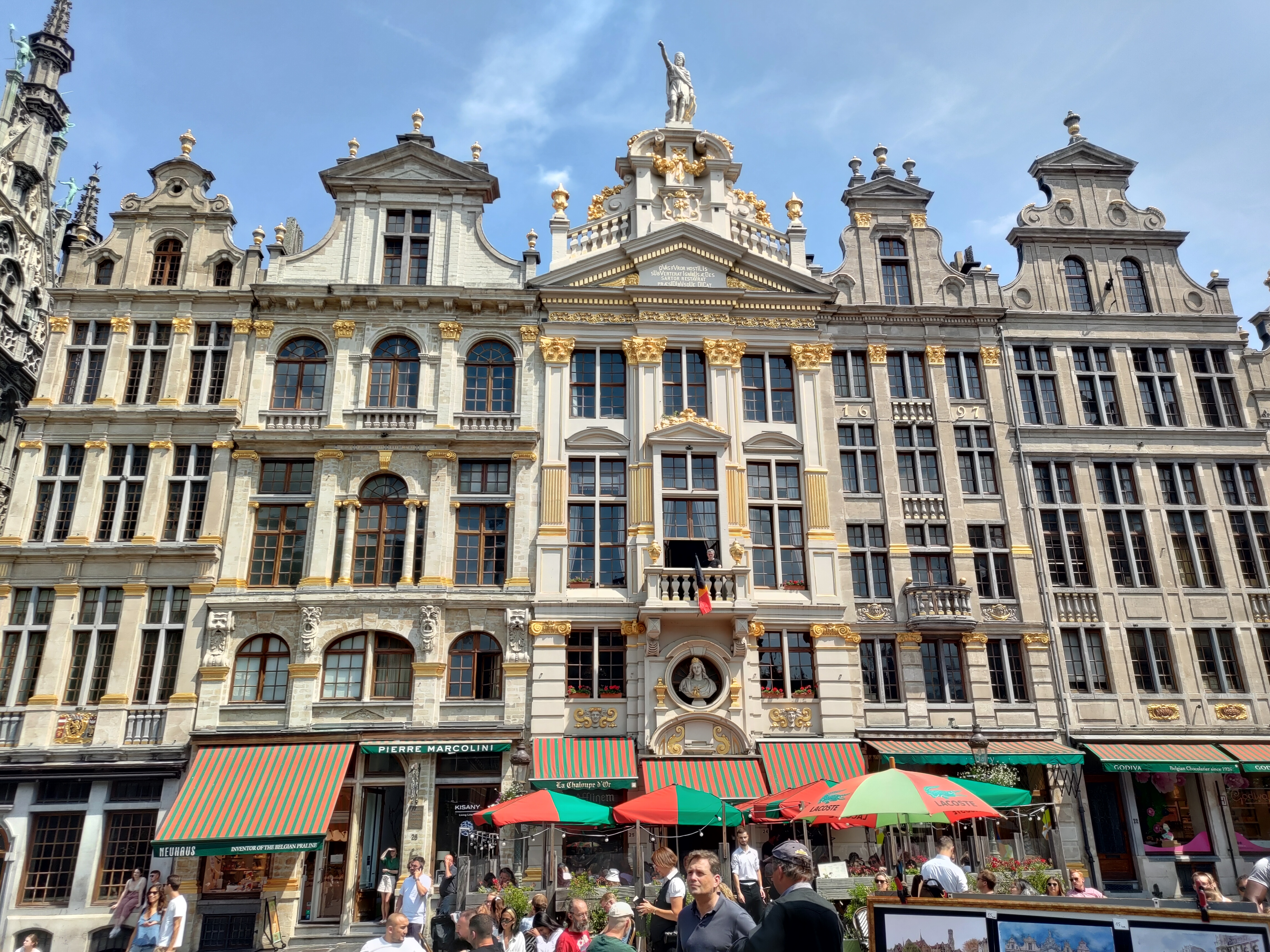 Alcuni degli edifici affacciati sulla Grand Place di Bruxelles, Belgio