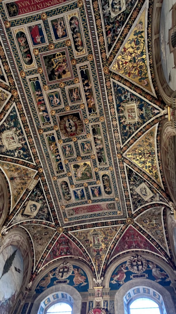 Particolare del soffitto della Libreria Piccolomini dipinto dal Pinturicchio, Siena
