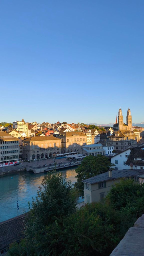 Il fiume Limmat nel centro di Zurigo