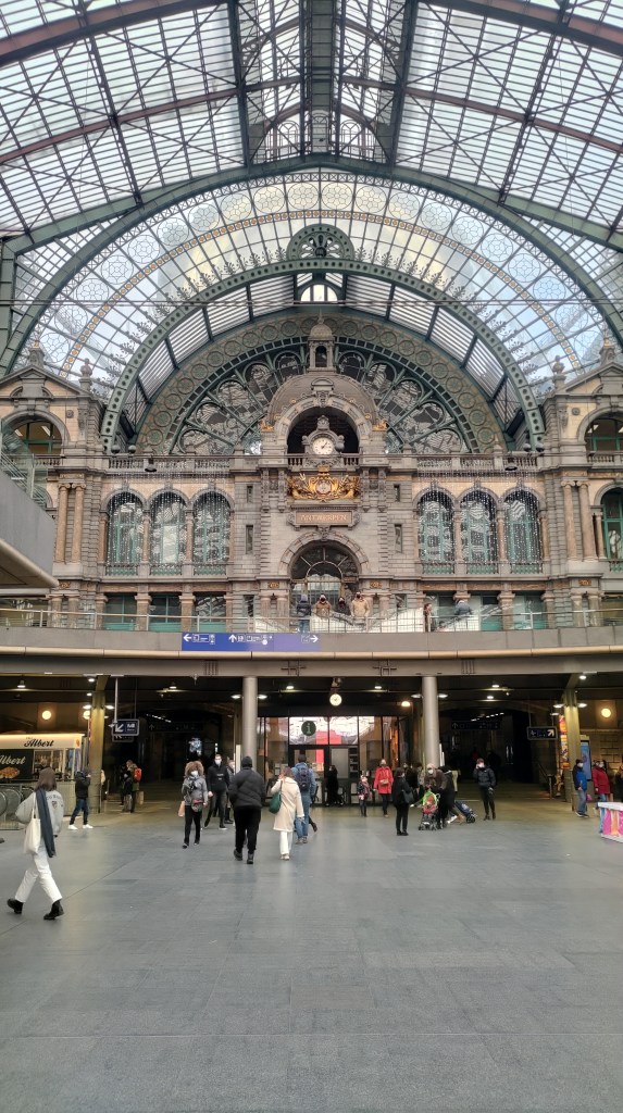 Vista su una parte della stazione monumentale di Anversa, Belgio