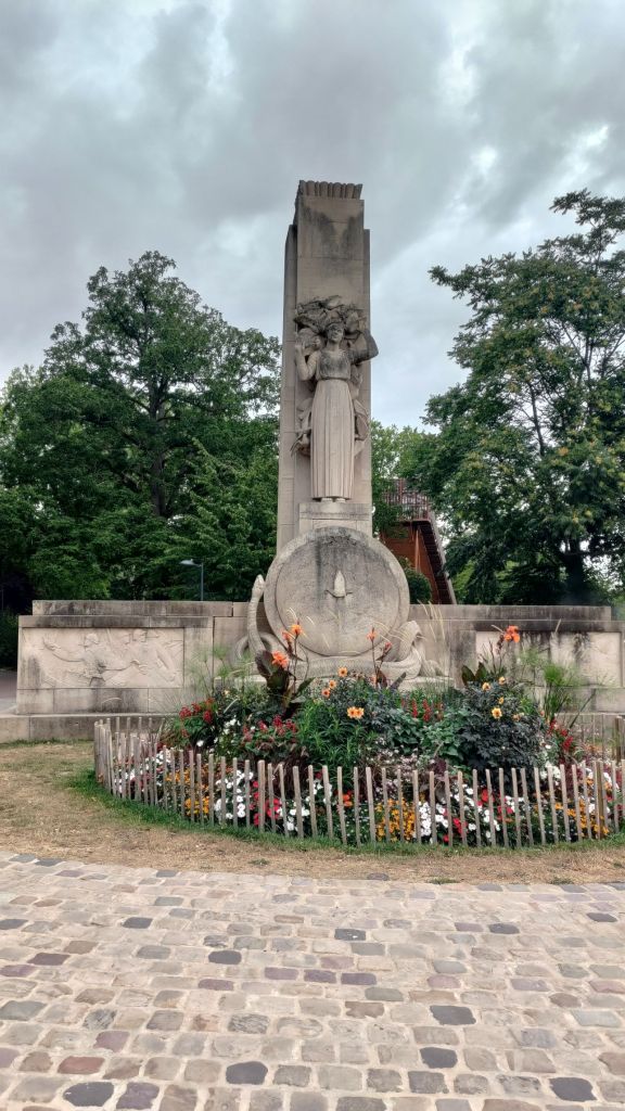 Il monumento ai piccioni viaggiatori di Lille, Francia