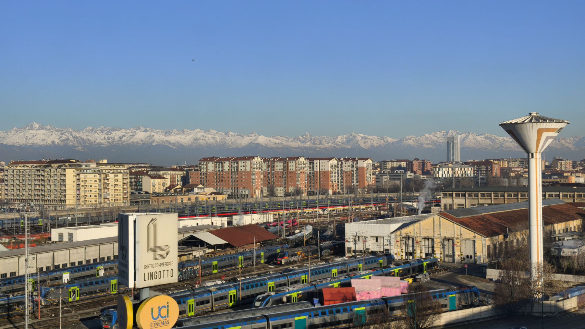 Splendida vista sulle Alpi innevate nei dintorni di Torino