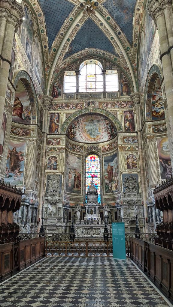 Interni splendidamente decorati della Certosa di Pavia, Lombardia, Italia