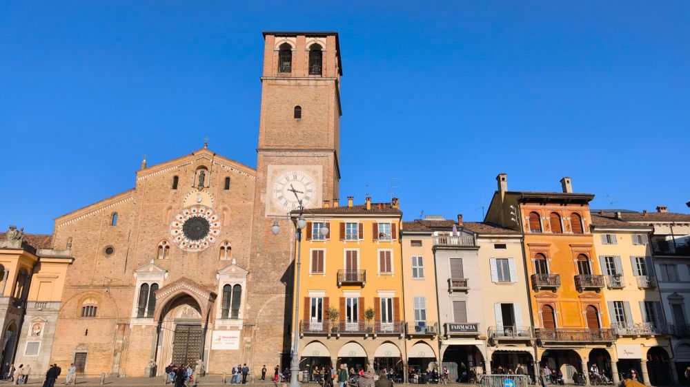Il Duomo in Piazza della Vittoria a Lodi, Lombardia