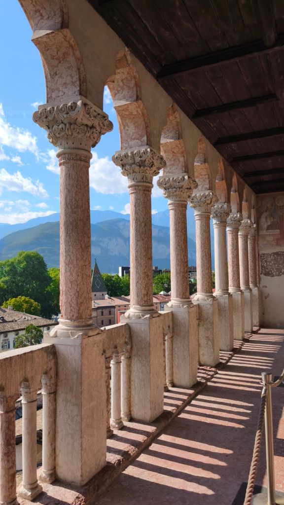 Le colonne della Loggia Veneziana del Castello del Buonconsiglio a Trento
